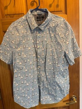 Nautica Men's Light Blue Sailboat Print Short-Sleeve Shirt